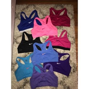 9 NIKE DRI-FIT BRAS